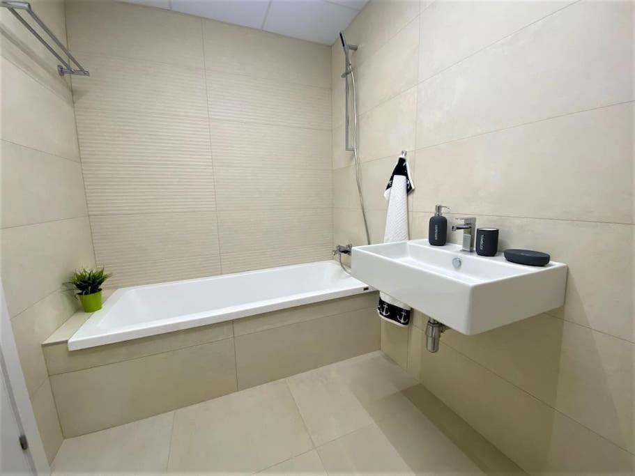 Luxurious Penthouse With Huge Panoramic Terrace Apartment San Roque  Luaran gambar